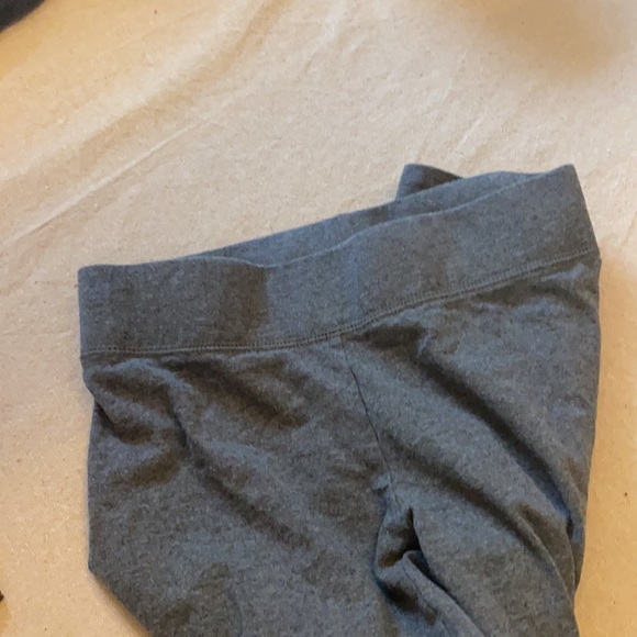 🟢10/$10 - leggings - Picture 2 of 3
